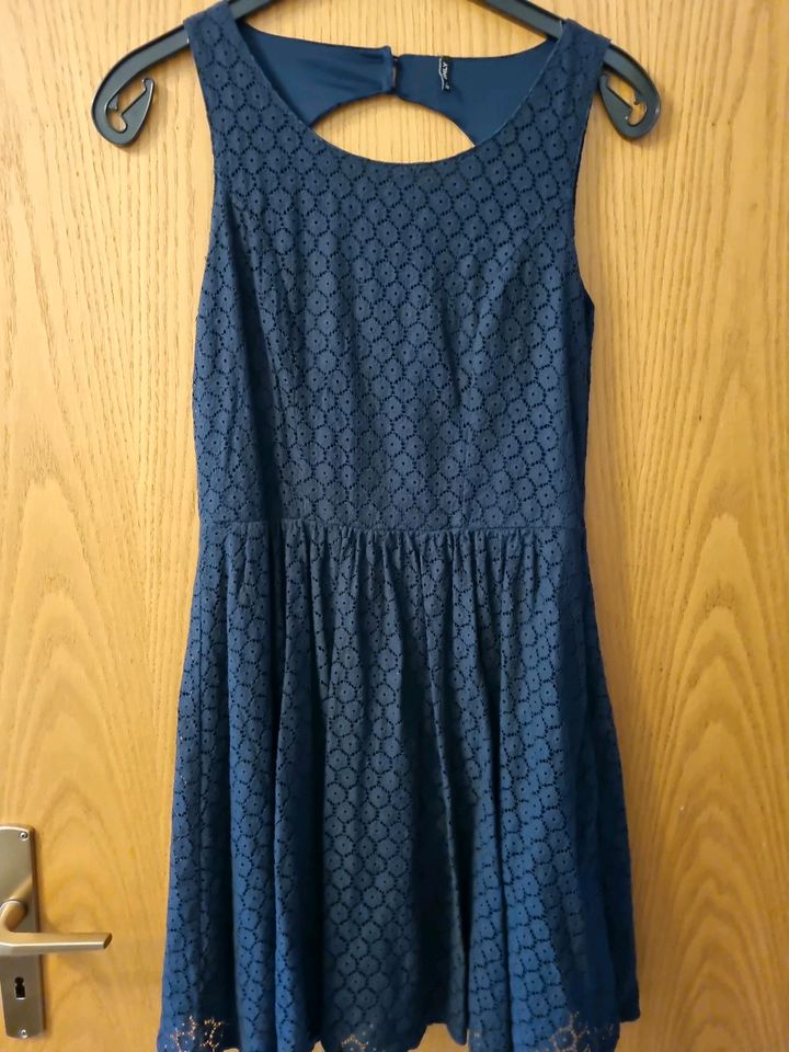 Only Spitzenkleid Kleid 38/M blau in Ahaus