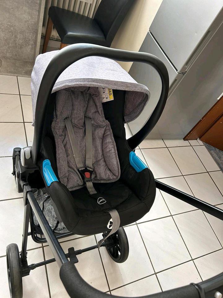 Kinderwagen 3 in 1 in Euskirchen