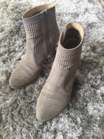 Schuhe Stiefeletten Stiefel grau mit Absatz Gr 38 grau Wildleder Bayern - Poing Vorschau