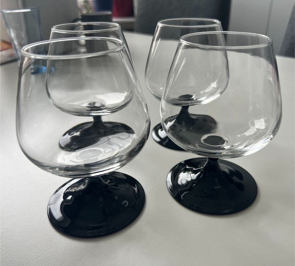 4 Cognac Gläser mit schwarzem Stiel in München