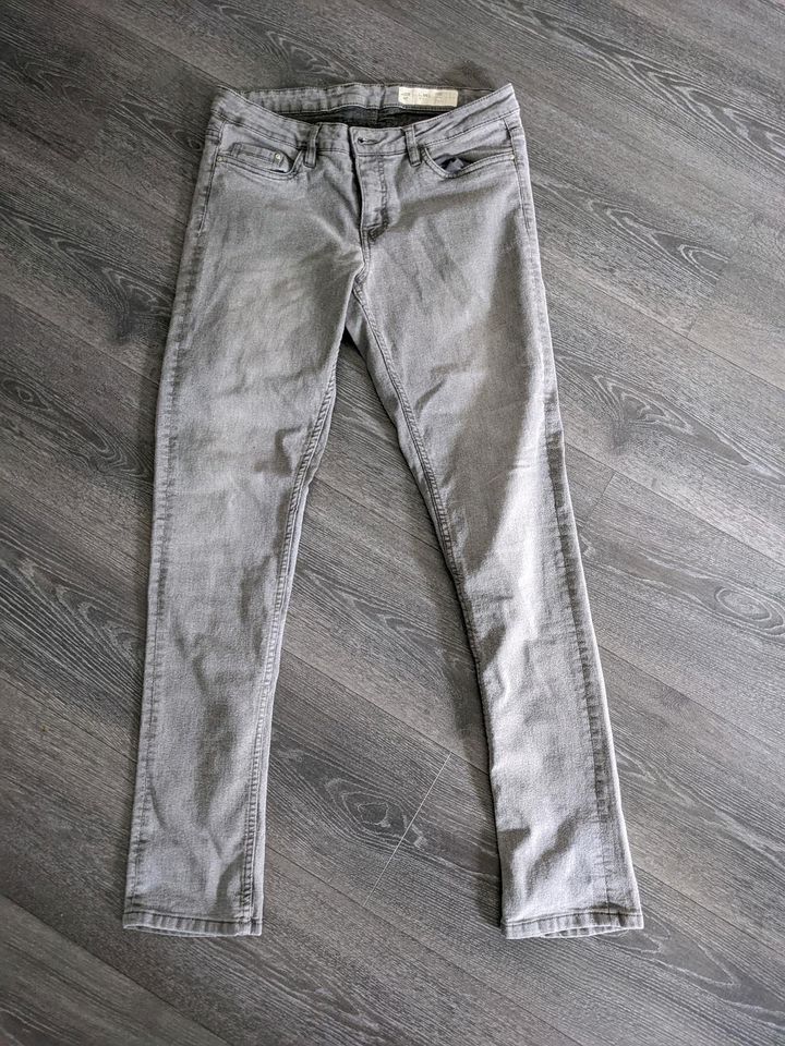 Jeans Damen grau 42 in Wuppertal