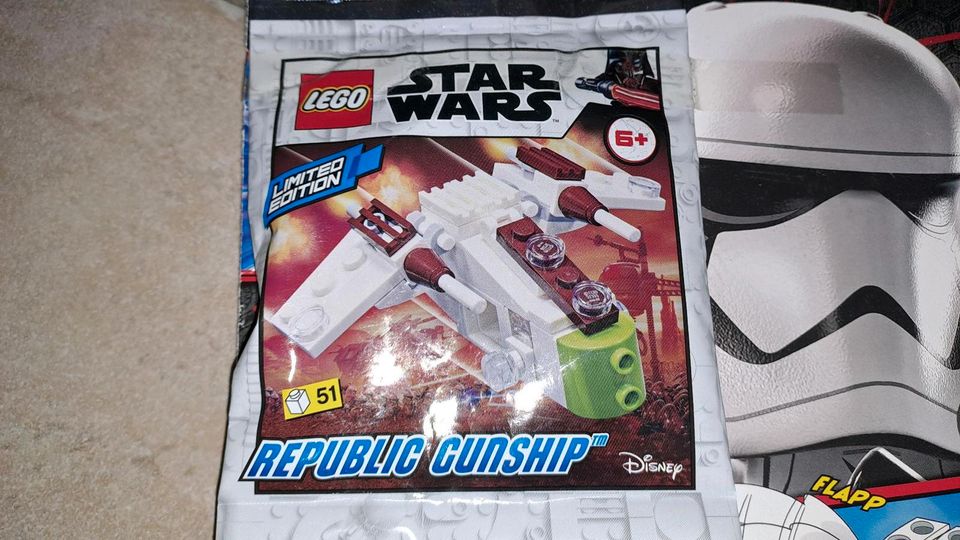 Lego Star Wars Zeitung 78, Republic Gunship, Kylo Ren Poster in Schmitten