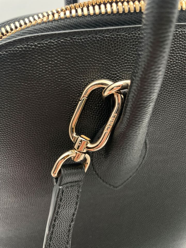 NEUWERTIG Furla Damen Leder Designer Handtasche schwarz gold in Frankfurt am Main