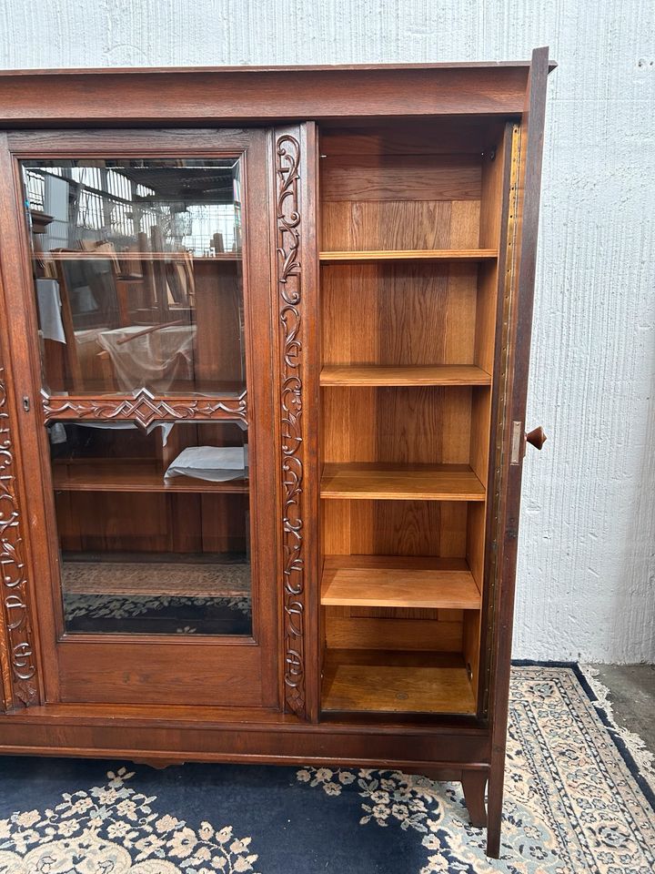 Bücherschrank/Kleiderrschrank/antik/Jugendstil/Vollholz/vintage in Berlin