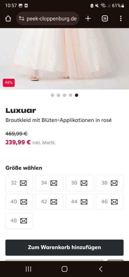 Brautkleid mit Blüten-Applikationen in Nieheim