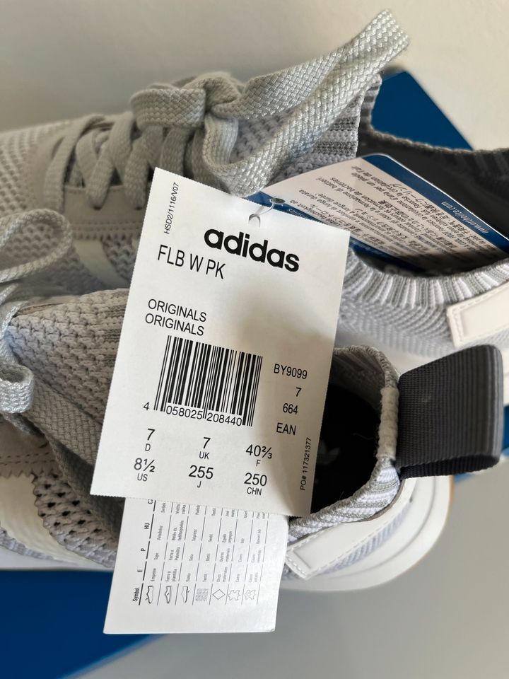 Adidas Originals Damen Sneaker Größe 40 2/3 grau Neu mit Karton in Freiburg im Breisgau