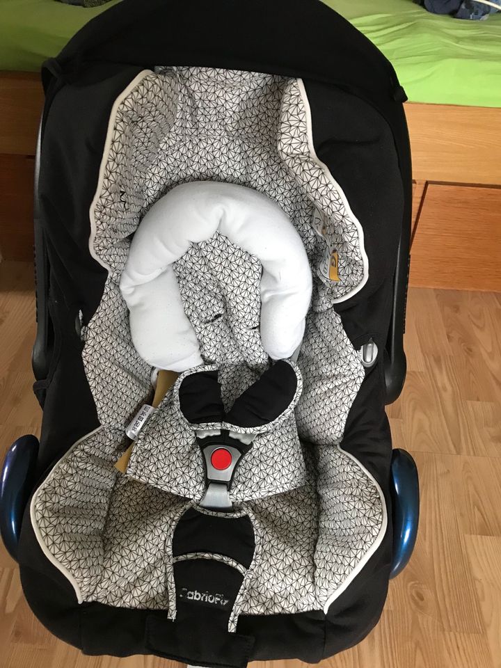 Maxi Cosi Babyschale & Maxi Cosi Easy Base Station in Lindau