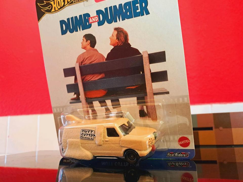 HOT WHEELS - MOVIE CAR - DUMM & DÜMMER  - DUMB&DUMBER DOGGY VAN in Chemnitz