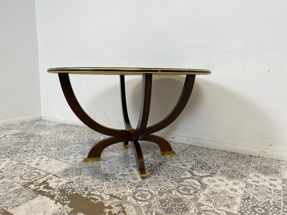 WMK Vornehmer und sehr gut erhaltener runder 1930er Jahre Art Deco Couchtisch mit formschönem Gestell, schwarzer Glasplatte und edlen Beschlägen aus Messing # Wohnzimmertisch Salontisch coffee table in Berlin