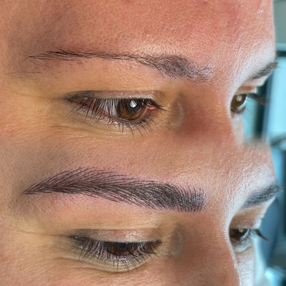 Model für Microblading PMU in Meerbusch