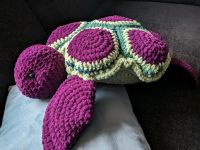 XXL Schildkröte gehäkelt lila grüne Meeresschildkröte Handarbeit Nordrhein-Westfalen - Herne Vorschau