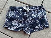 NEU Flashlights kurze dunkelblaue Hose mit Blumenmuster, Gr. 38/M Hessen - Felsberg Vorschau
