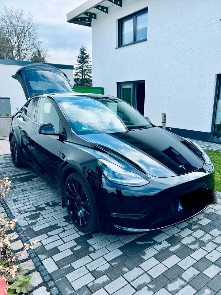 Tesla Model Y Performance 2022 Black Giga Berlin S3XY Knob in Schleiden
