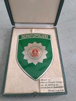 DDR Schutzpolizei Orden / Schild, handschriftliche Widmung, Stasi Nürnberg (Mittelfr) - Aussenstadt-Sued Vorschau