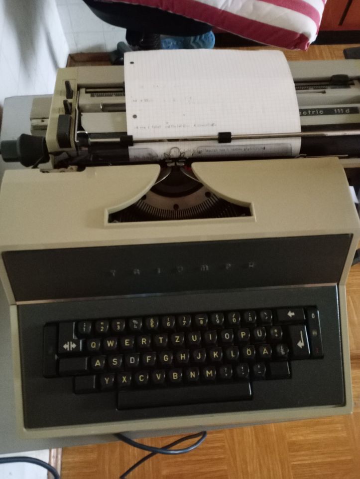 Triumph Elektrische Schreibmaschine in Langenenslingen