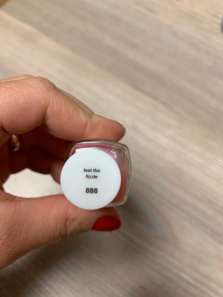 Essie Nagellack Neu in Wermelskirchen