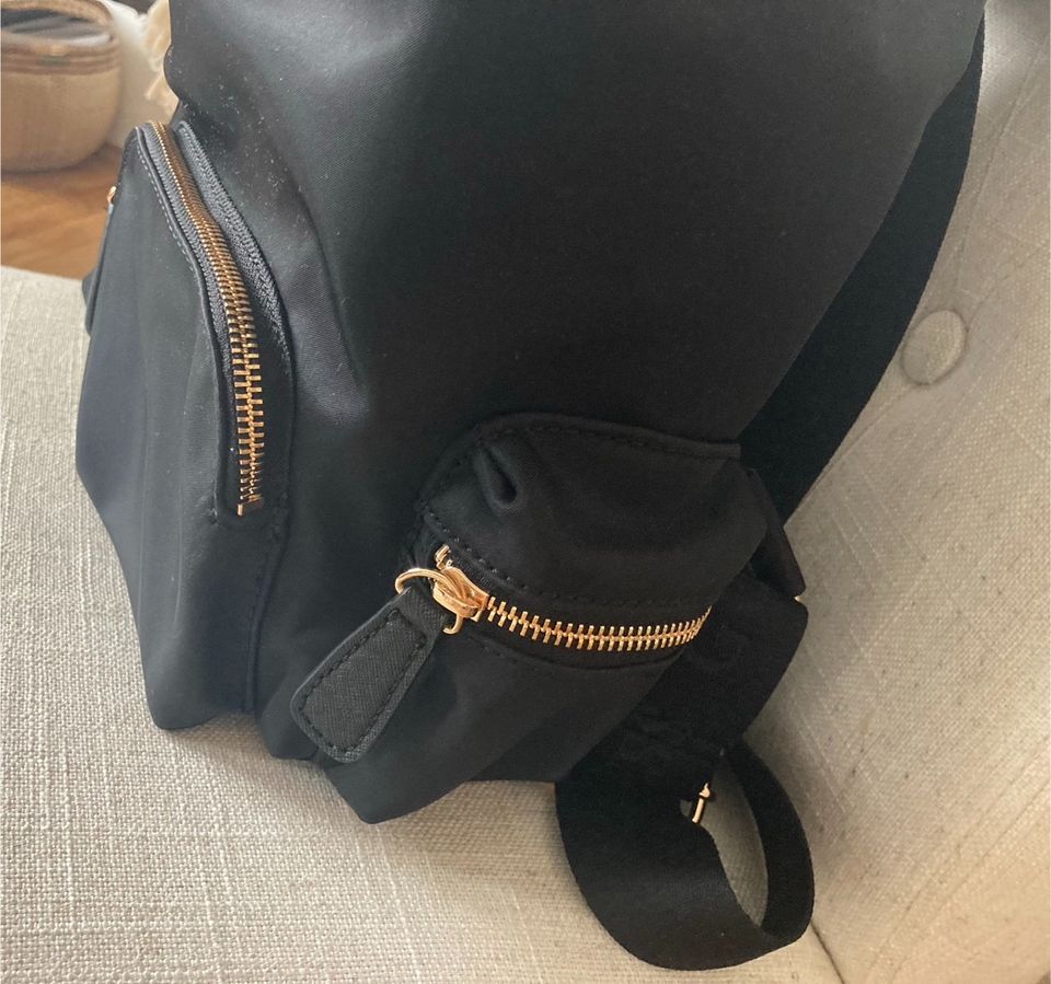 Kleiner Rucksack von Guess in München