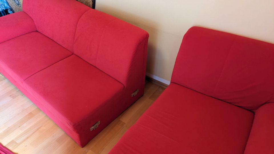 Sofa / Couch, rot, mit Liegefläche in Leichlingen