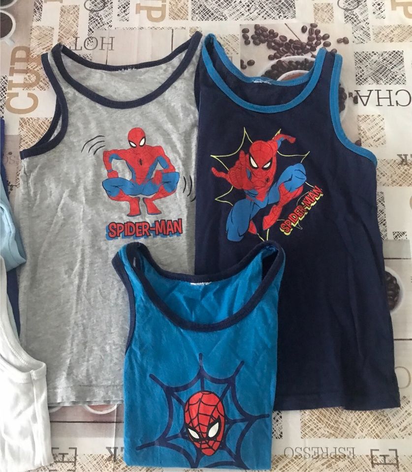 Unterhemd Spiderman Gr.110 Setpreis 9€ in Diemelstadt