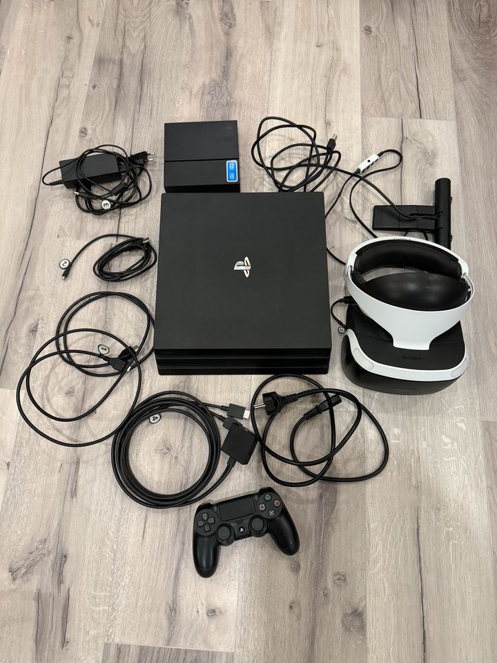 Sony PlayStation 4 Pro inklusive PS VR 1 und PS Kamera in Roetgen