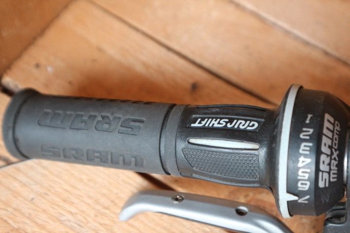 SRAM Grip Shift Lenker, Flatbar, Vorbau, 3 x 8 Gänge Gripshift in Hamburg