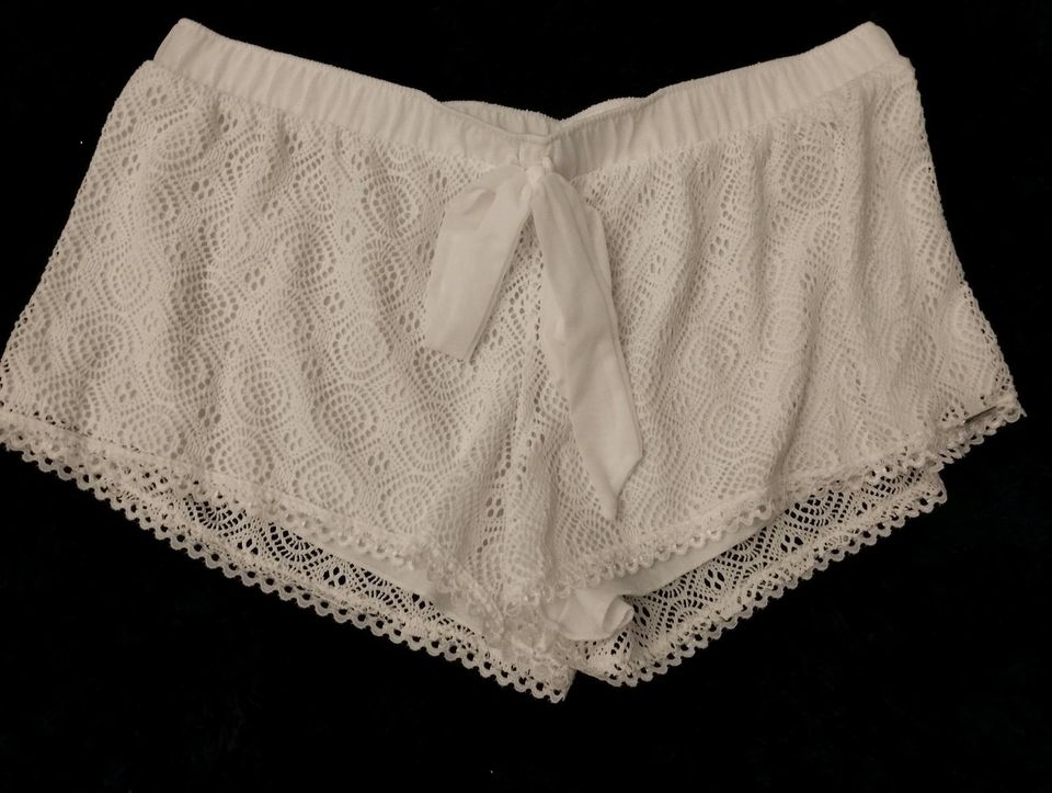 Damen Hose Hotpants Weiß Neu kurze Hose Größe 38 Strick Sommer in Marl