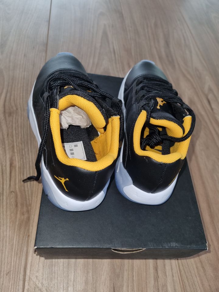 Nike Air Jordan 11 cmft Sneaker schwarz senfgelb  36 neu in Berlin