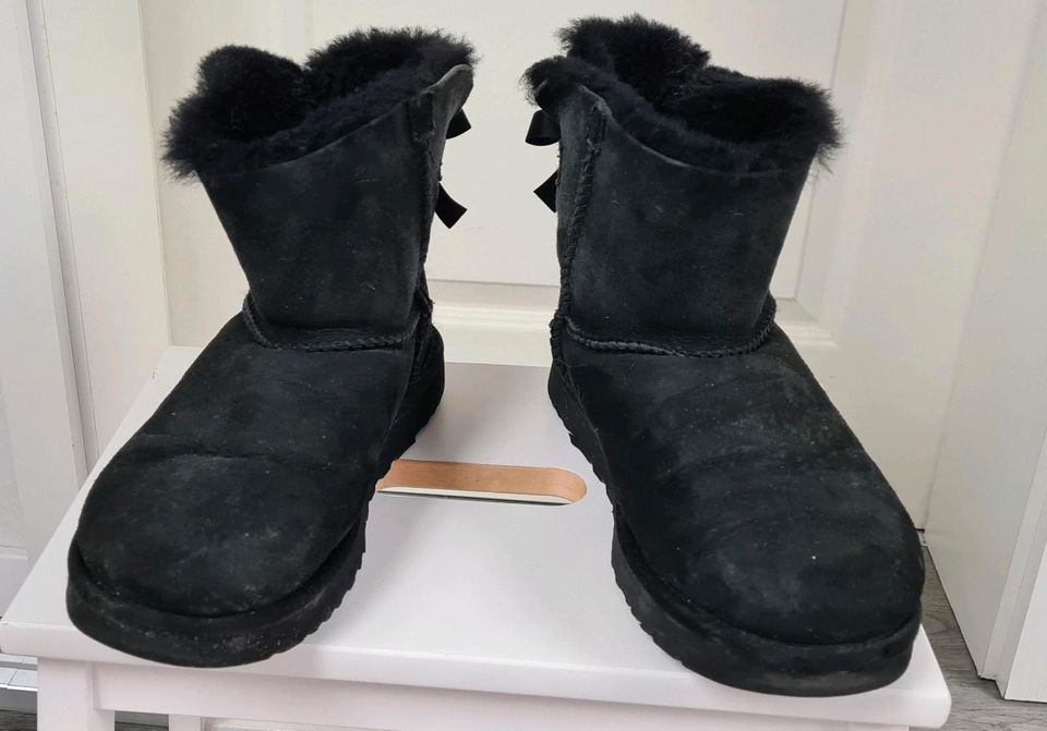 Schwarze UGG  Mini Baily Gr. 39 in Hümmerich