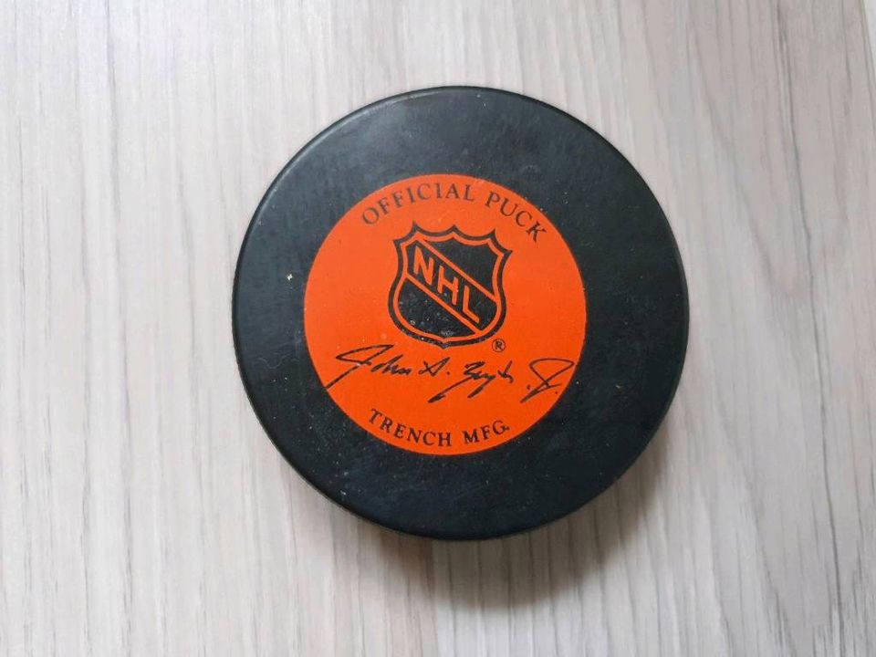 Eishockey Puck NHL NY Islanders, made in Kanada in Enger