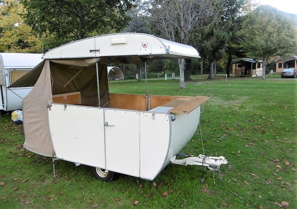 Retro Foodtruck Verkaufswagen in Dotternhausen