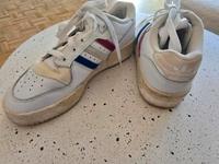 adidas Sneaker mit Streifen aus Fell, Größe  38 2/3 Hessen - Schwalbach a. Taunus Vorschau
