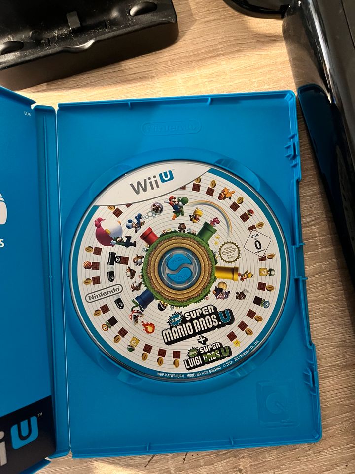 Wii U mit spiele  + Wii spiele + Controller in Bad Essen