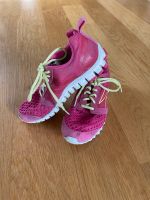 Sportschuhe Turnschuhe Reebok Gr. 35,5 pink nur Abholung München - Trudering-Riem Vorschau