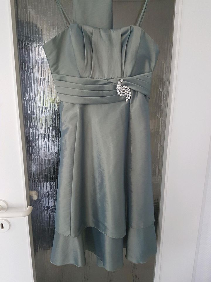 Neuwertig!Kleid mit verstellbaren Trägern mit Stola,36,grün,khaki in Düren