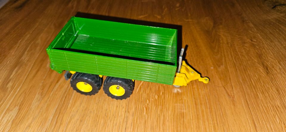 Siku Farmer John Deere Kipper 1:32 Anhänger Ertl Uh in Hauzenberg