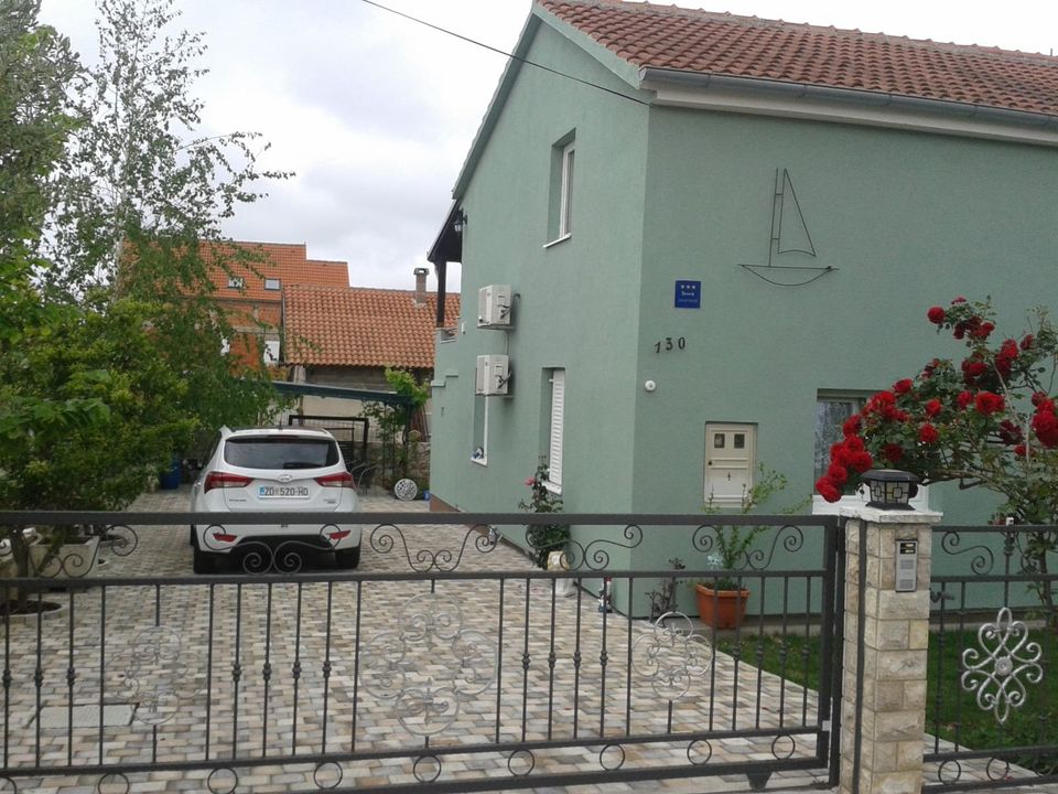 Zwei Häuser drei Wohnungen in Kroatien Kakma / Zadar zu verkaufen in Duisburg