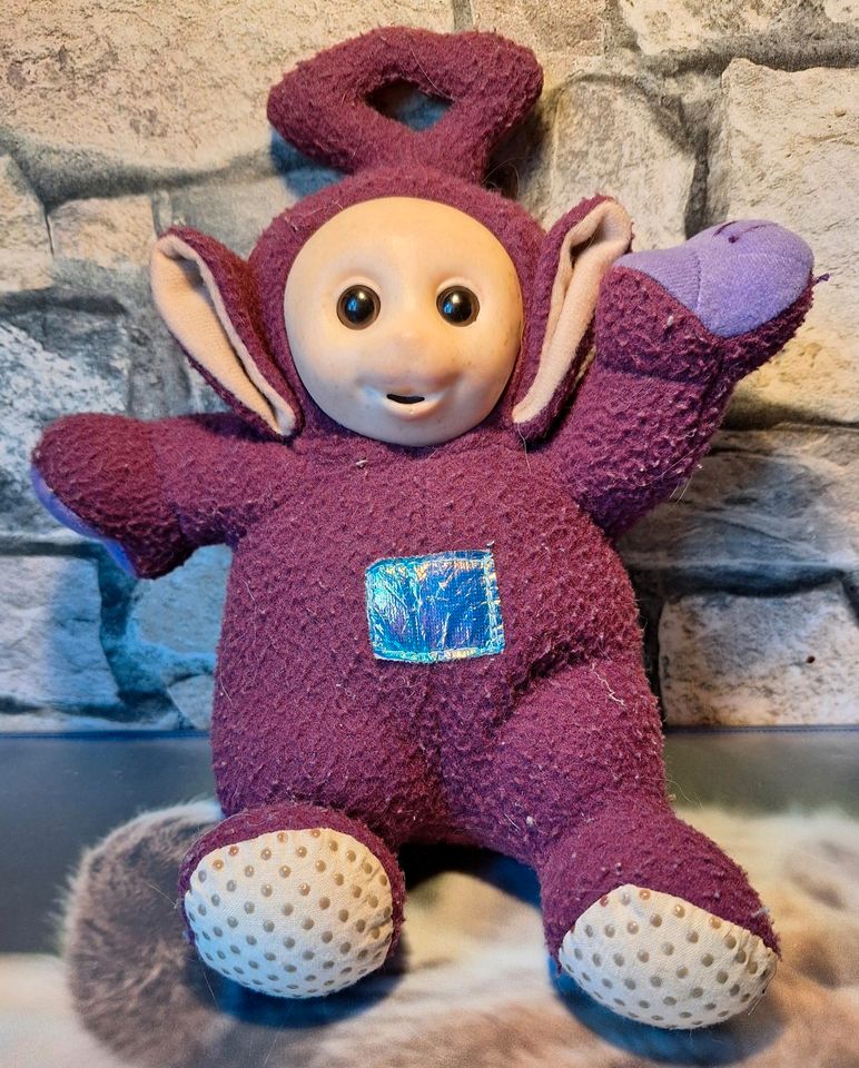 Teletubbie (Tinky Winky) in Recke