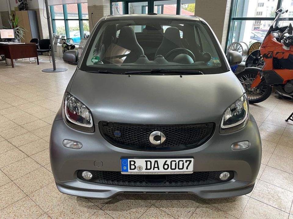 Smart fortwo EQ cabrio Brabus Style in Berlin