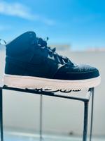 Nike Schuhe schwarz/weiß 41 Bayern - Nersingen Vorschau