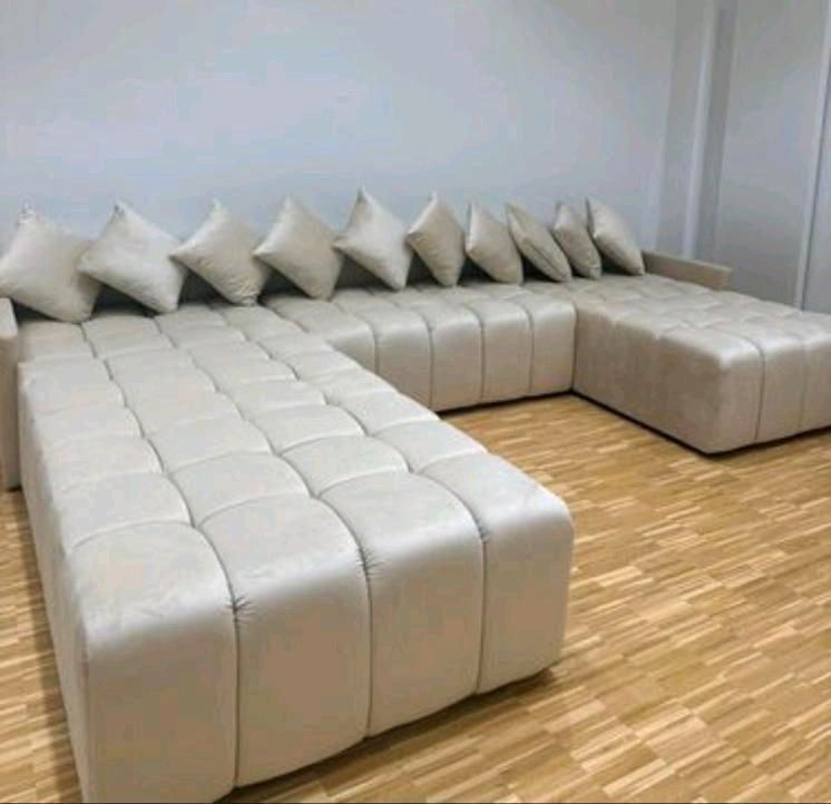 Eckcouch Sofa Couch Couchgarnitur Sessel Hocker Samt Design Wohnlandschaft in Berlin