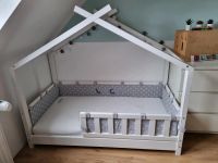 Kindebett/Hausbett inkl. Matratze mit Baby und Junior Seite Nordrhein-Westfalen - Jüchen Vorschau