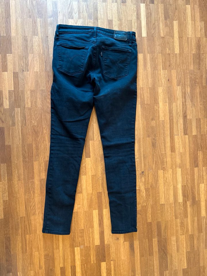 Levi‘s 711 Skinny schwarze Jeans Damen 26 in Wuppertal