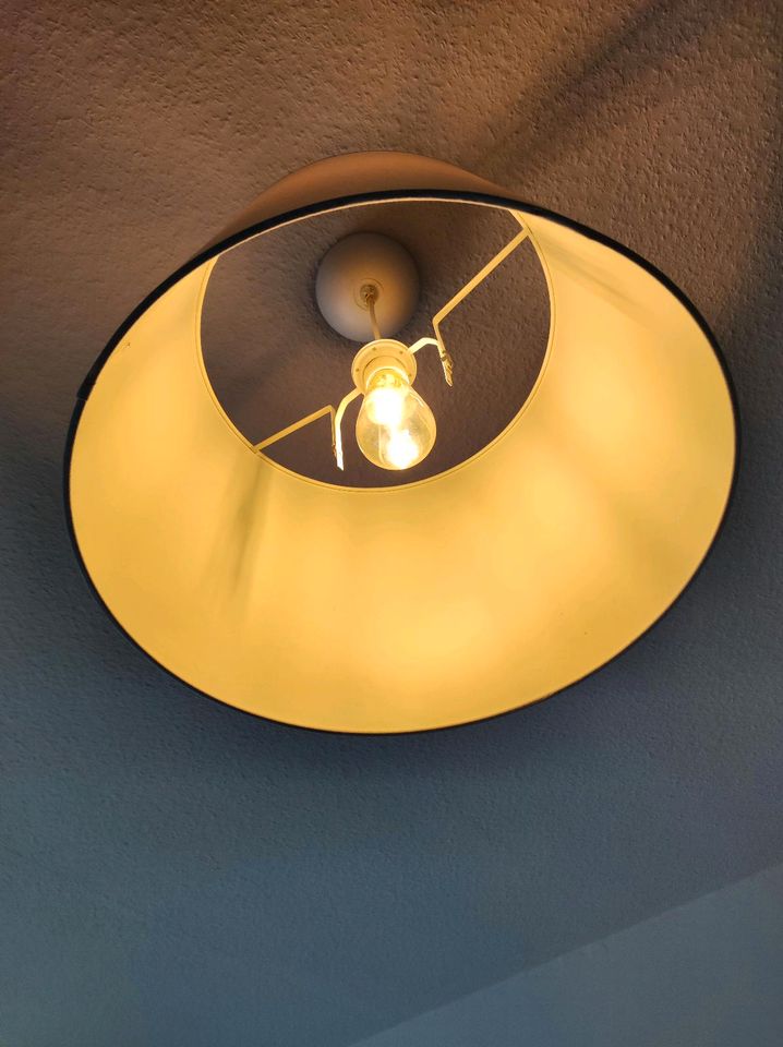 Lampe Lampenschirm weiß in Hamburg