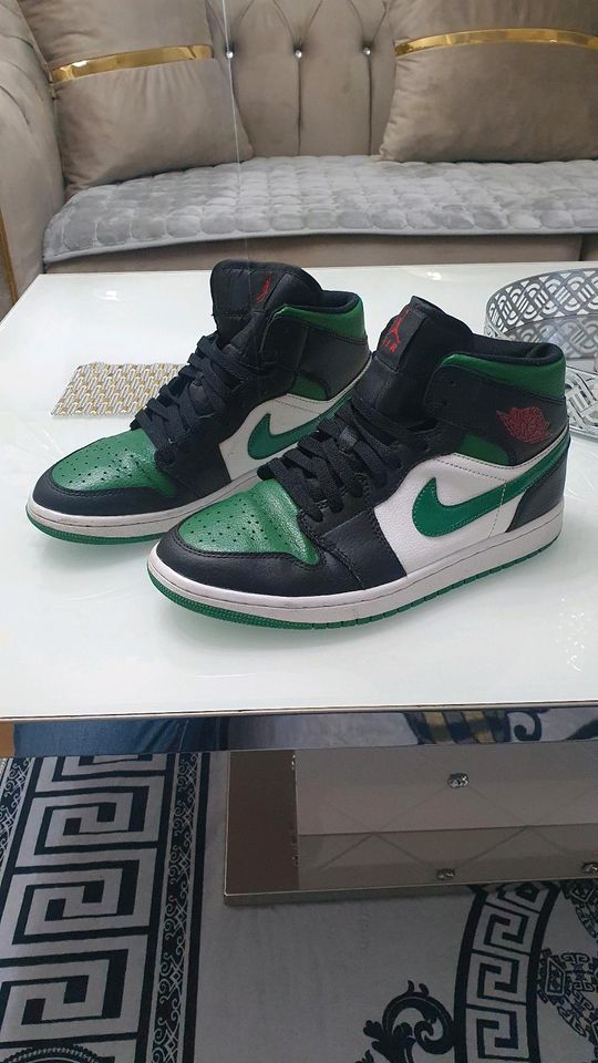 Nike Jordan 1 Mid Green Toe in Köln