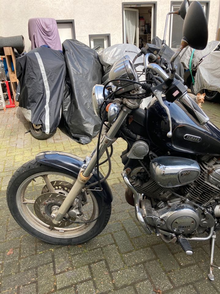 Yamaha Virago 1100 Typ 3LP aus 12-1992 ,,Motor läuft,, an BASTLER in Bochum