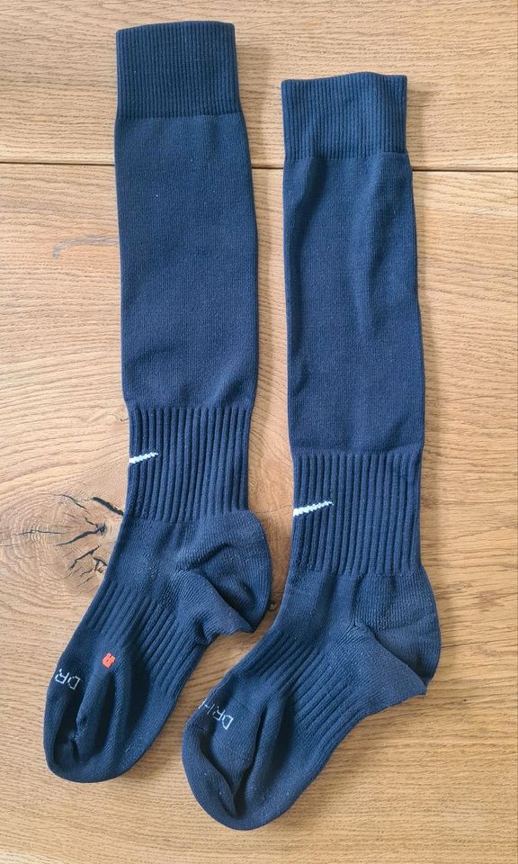 Fussballstutzen Nike Dry-Fit + Stutzensocken Fussball / Gr. S + M in Bruckmühl