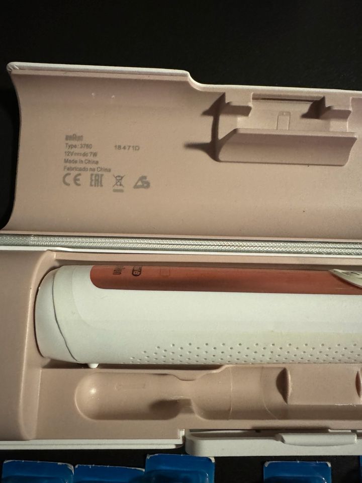 Oral-B Genius -elektrische Zahnbürste Rosegold inkl. Reiseetui in Oederan