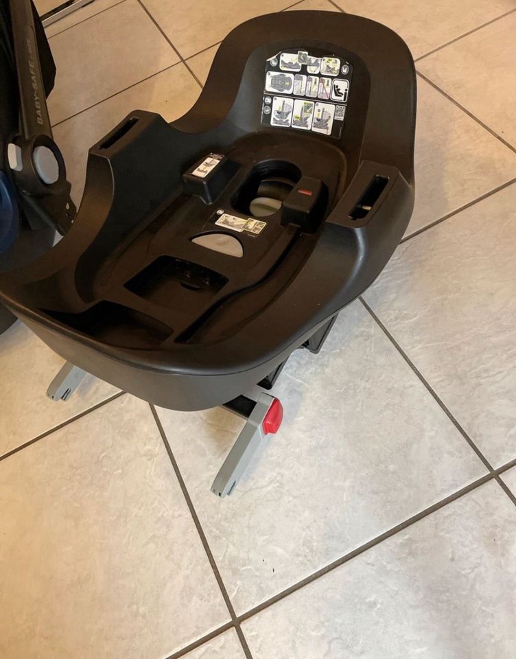 Britax Römer Autoschale, Kindersitz Babysafe i-Size & Isofixbasis in Dülmen