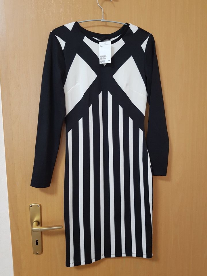 Damen Kleid Schwarz-weiß Gr.S H&M NEU MIT ETIKETT in Hadamar