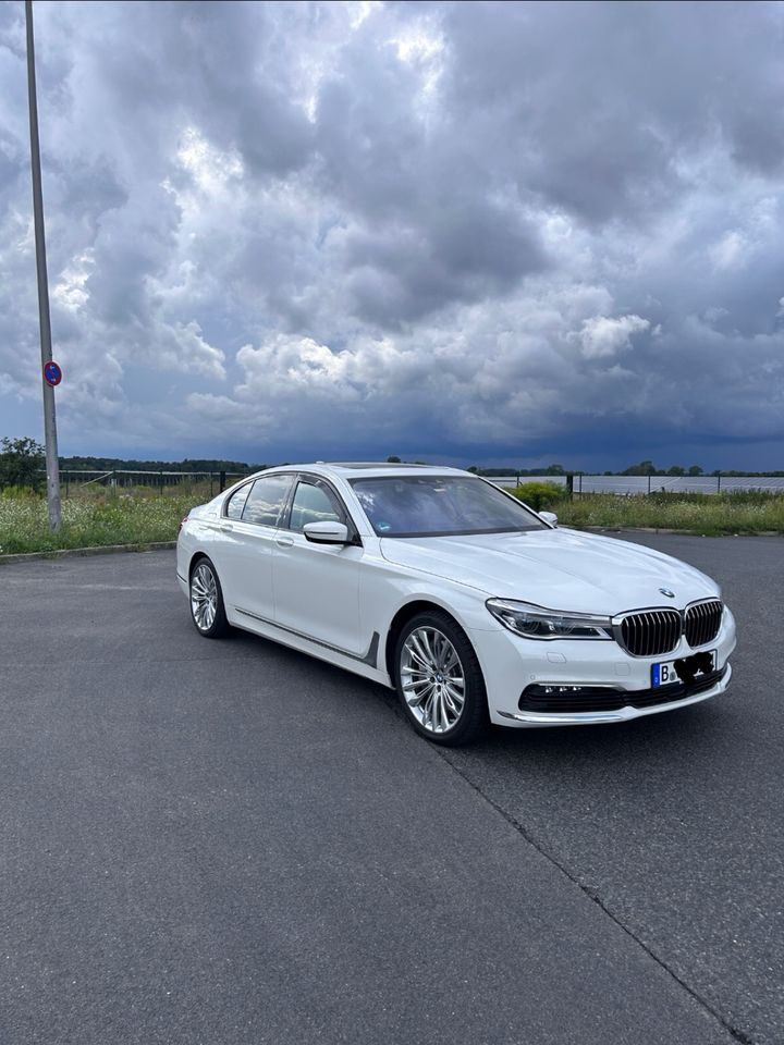 BMW 750i xDrive G11 in Berlin